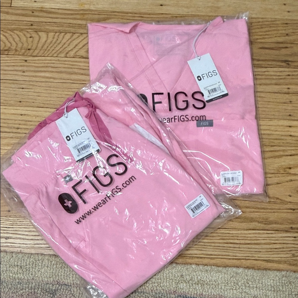 Figs Light Pink Scrub Set BNWT high waisted jogger and Catarina size small